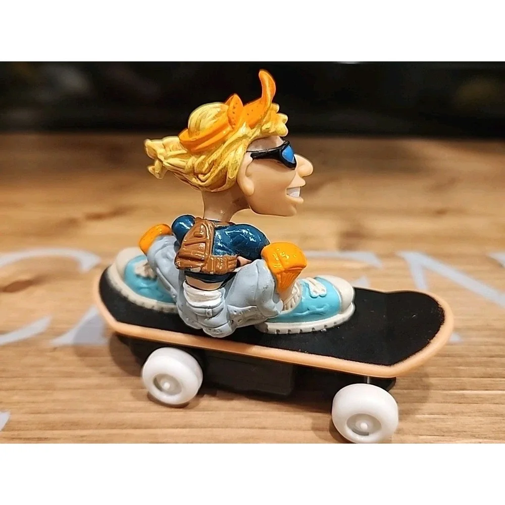 SKATER ON SKATEBAORD 3
